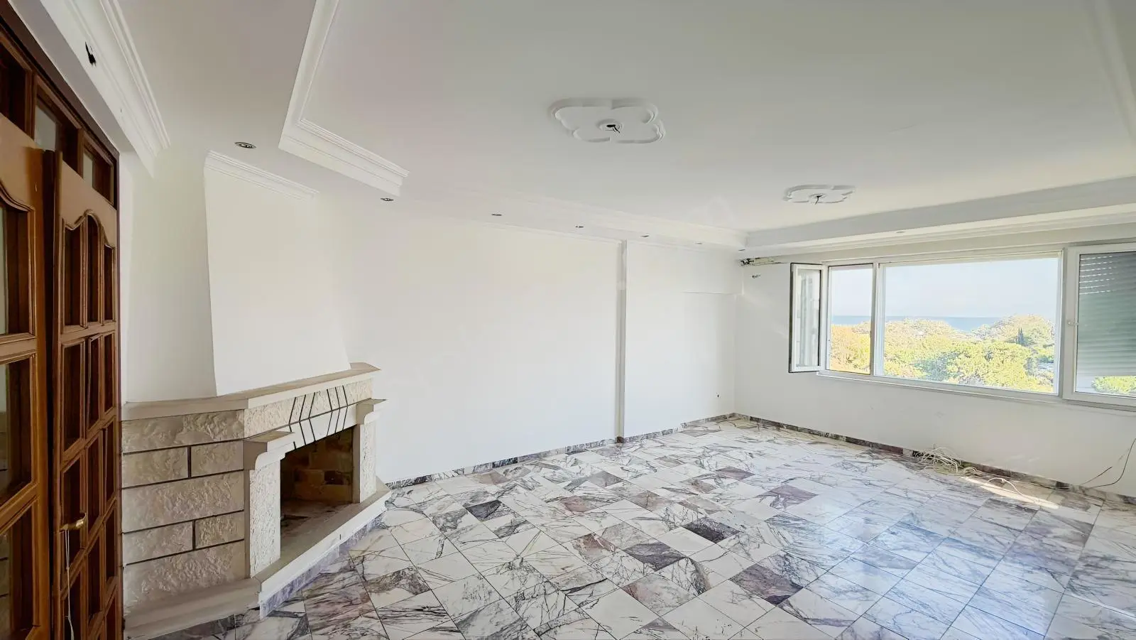 Güzeloba'da Deniz Ve Orman Manzaralı Kiralık 3 + 1 Ferah Daire