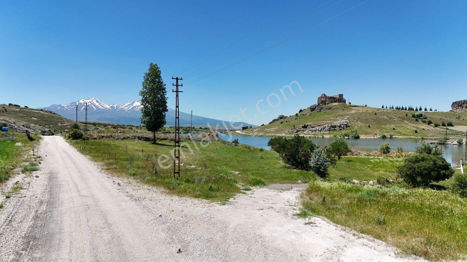 Güzelyurt İlçesi Gölete Sıfır 2285 M² Ticari Arsa