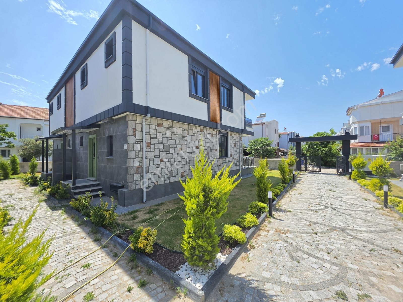 Altınova Sahilde Plaja Yürüme Mesafesinde Premium Satılık Villa - Görsel 24