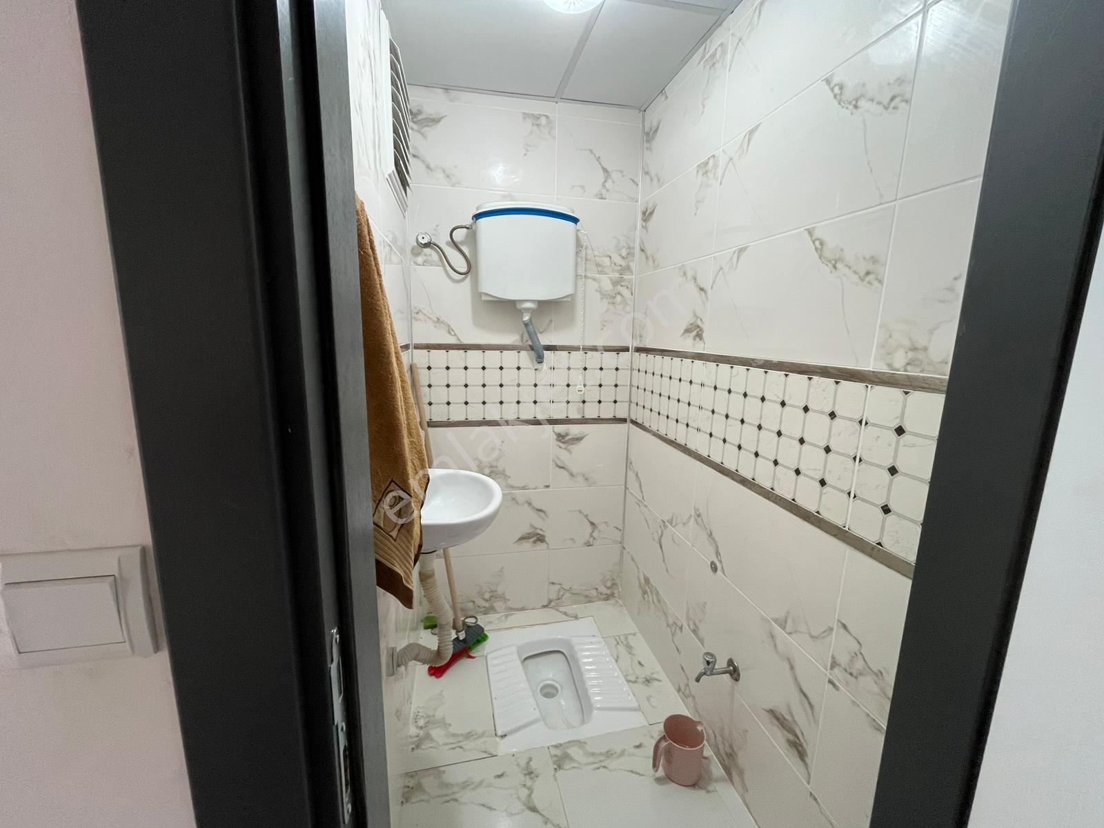 Yıldız Caddesine Cephe 2+1 Ön Cephe İskanlı Eşyalı Şekilde Sat. - Görsel 3