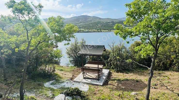 Göl Manzaralı | Yol & Elektrik Yakın | 2.963 M² Yatırımlık Tarla - Görsel 3