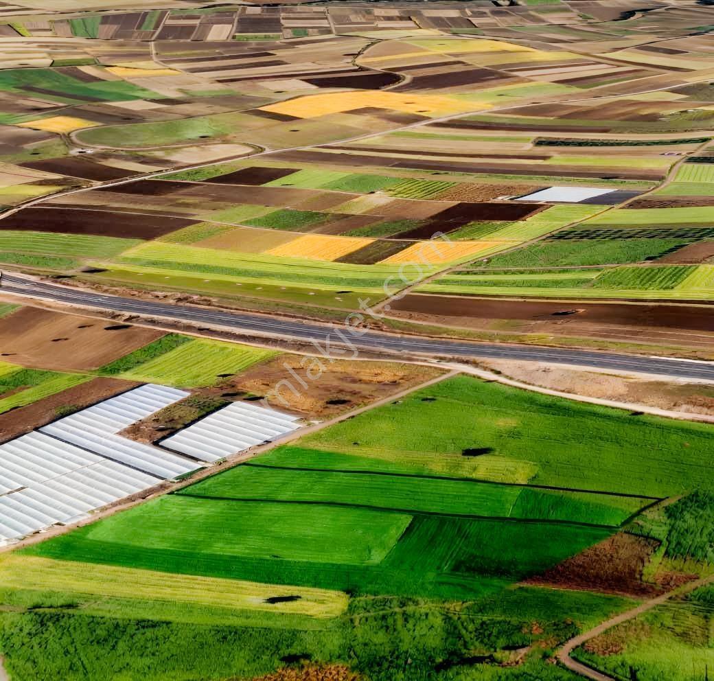 Tefennide Sera, Depo Ve Çiftlik İçin Uygun, Yol Kenarı, Su Var