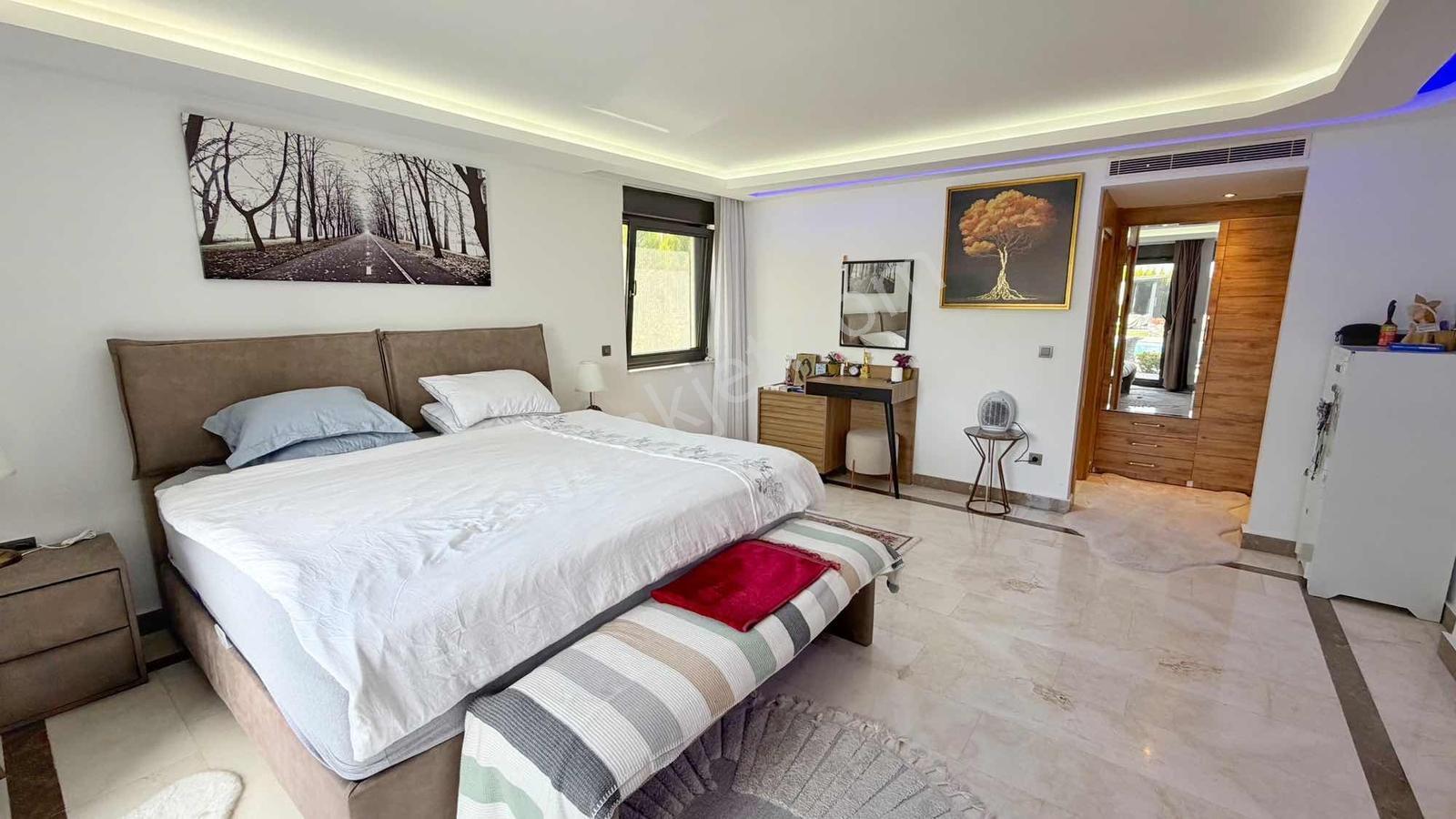1162 M² Arsa | 550 M² 7+2 Loft Mimari | Isıtmalı Havuzlu Villa - Görsel 16
