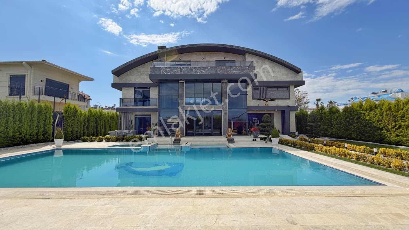 1162 M² Arsa | 550 M² 7+2 Loft Mimari | Isıtmalı Havuzlu Villa