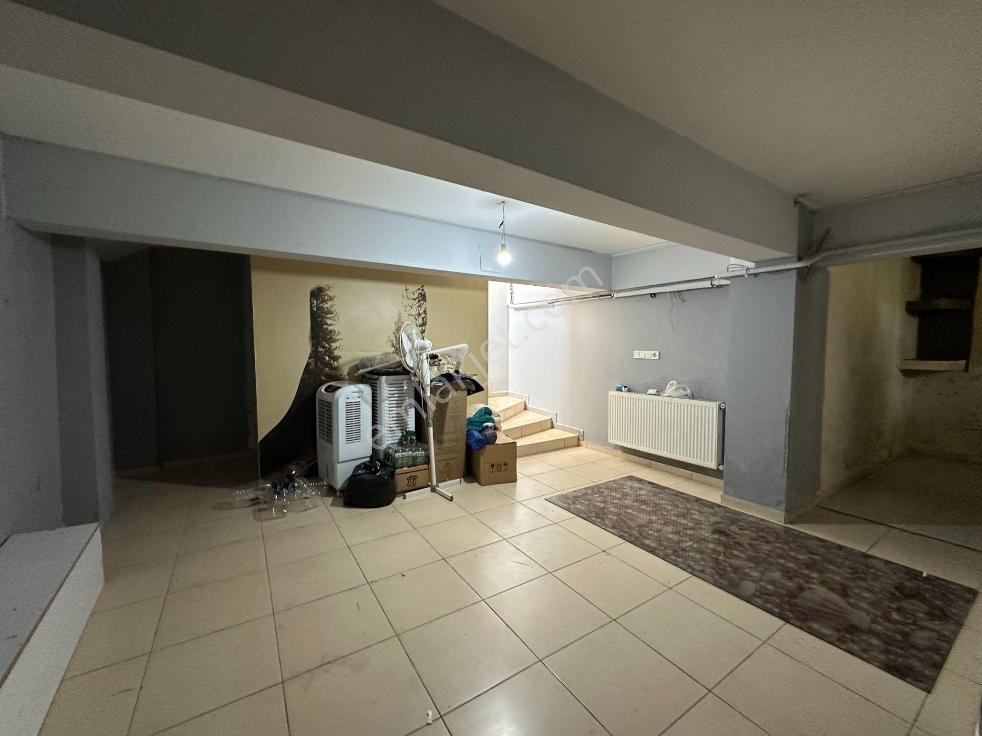 Değirmenönü'nde Cadde Üstü Köşe Başı Depolu Kiralık İşyeri - Görsel 7