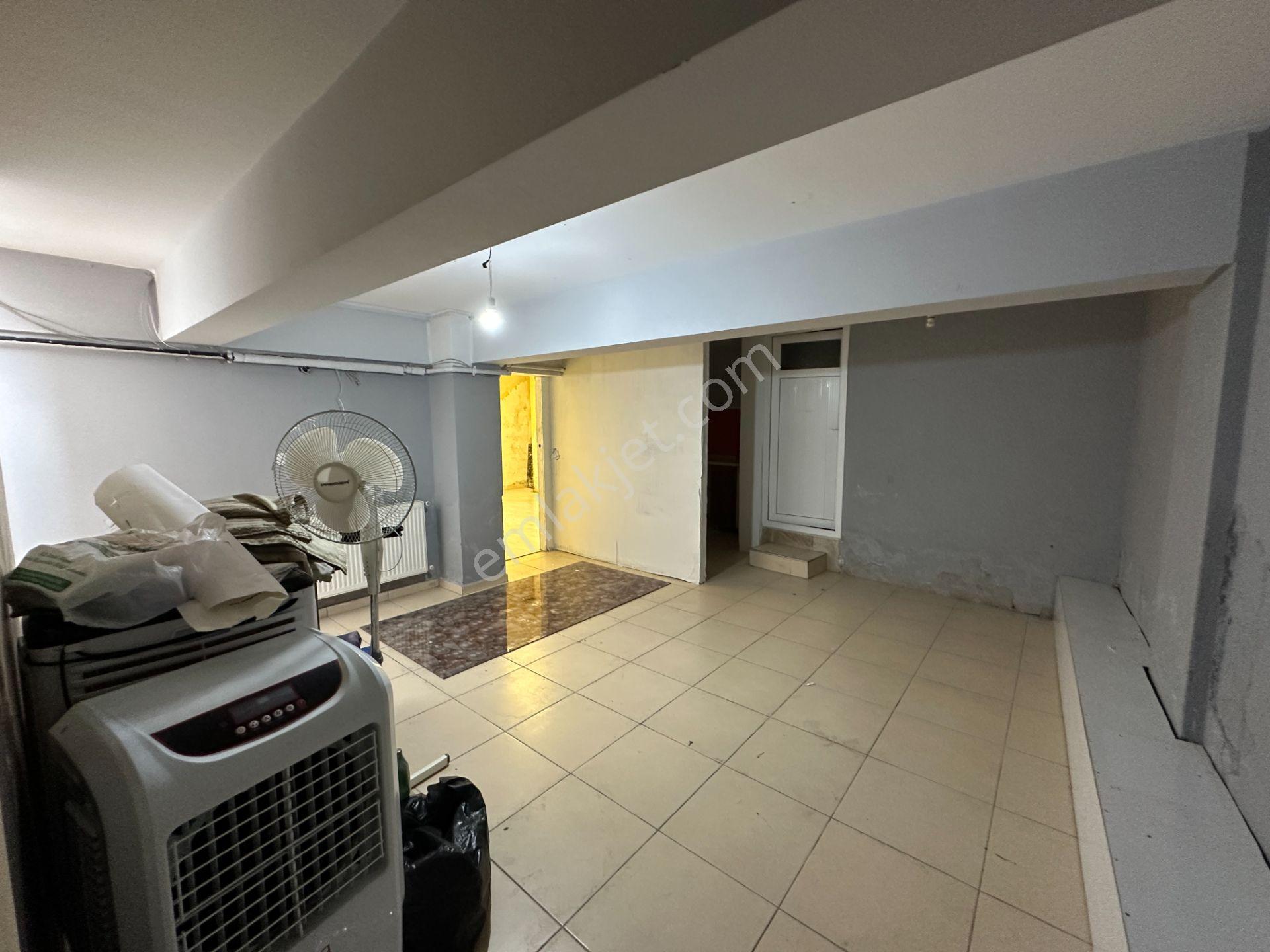 Değirmenönü'nde Cadde Üstü Köşe Başı Depolu Kiralık İşyeri - Görsel 8