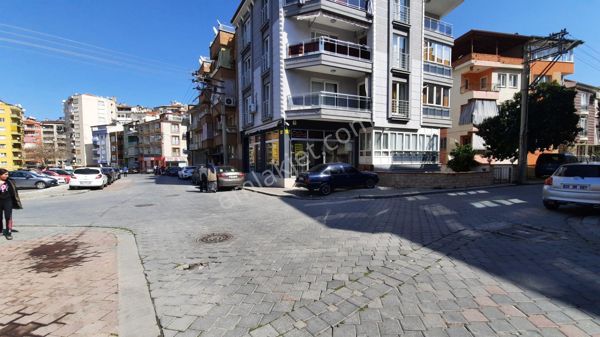 Değirmenönü'nde Cadde Üstü Köşe Başı Depolu Kiralık İşyeri - Görsel 15
