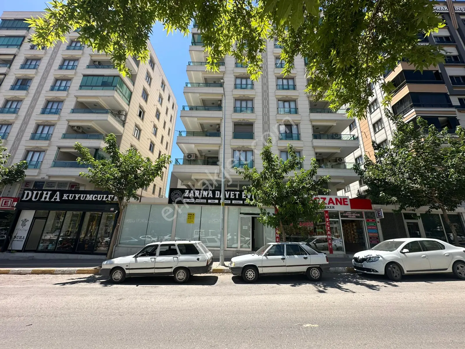 Akev Gayrimenkul'den Atakent Emniyet Müd. Yanı 3 Katlı Dükkan