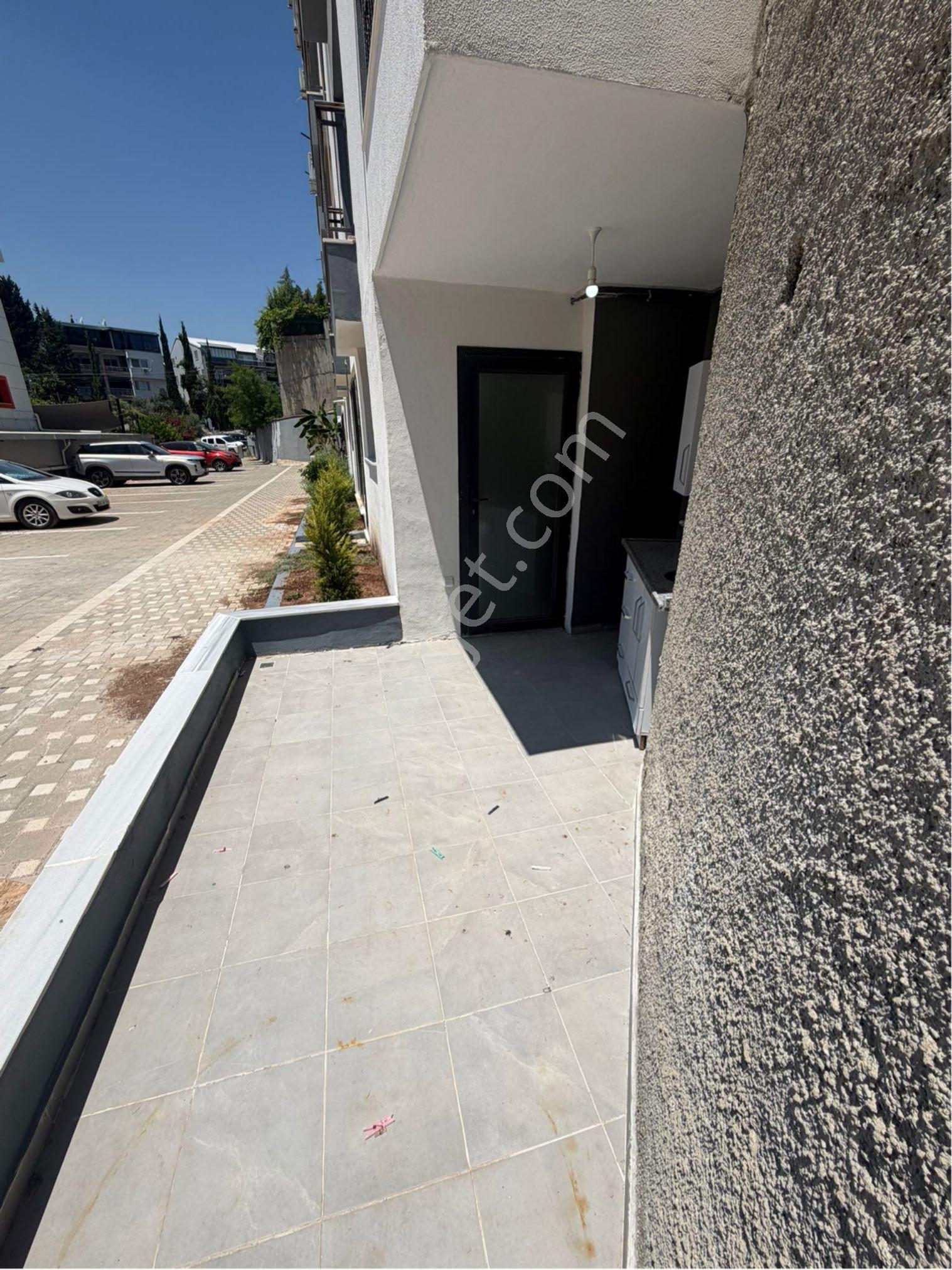 Karslılar Mahallesin’de Bahçeli Teraslı Satılık Daire