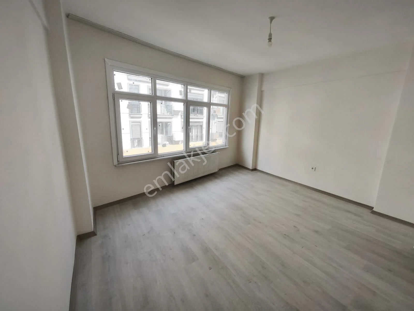Kadıköy Merkezi Konumda Kiralık 1+1 Daire