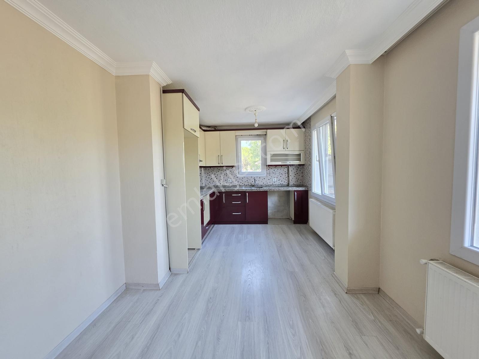 Altınova Merkezde Bahçe Katı 2+1 Kiralık Daire - Görsel 2