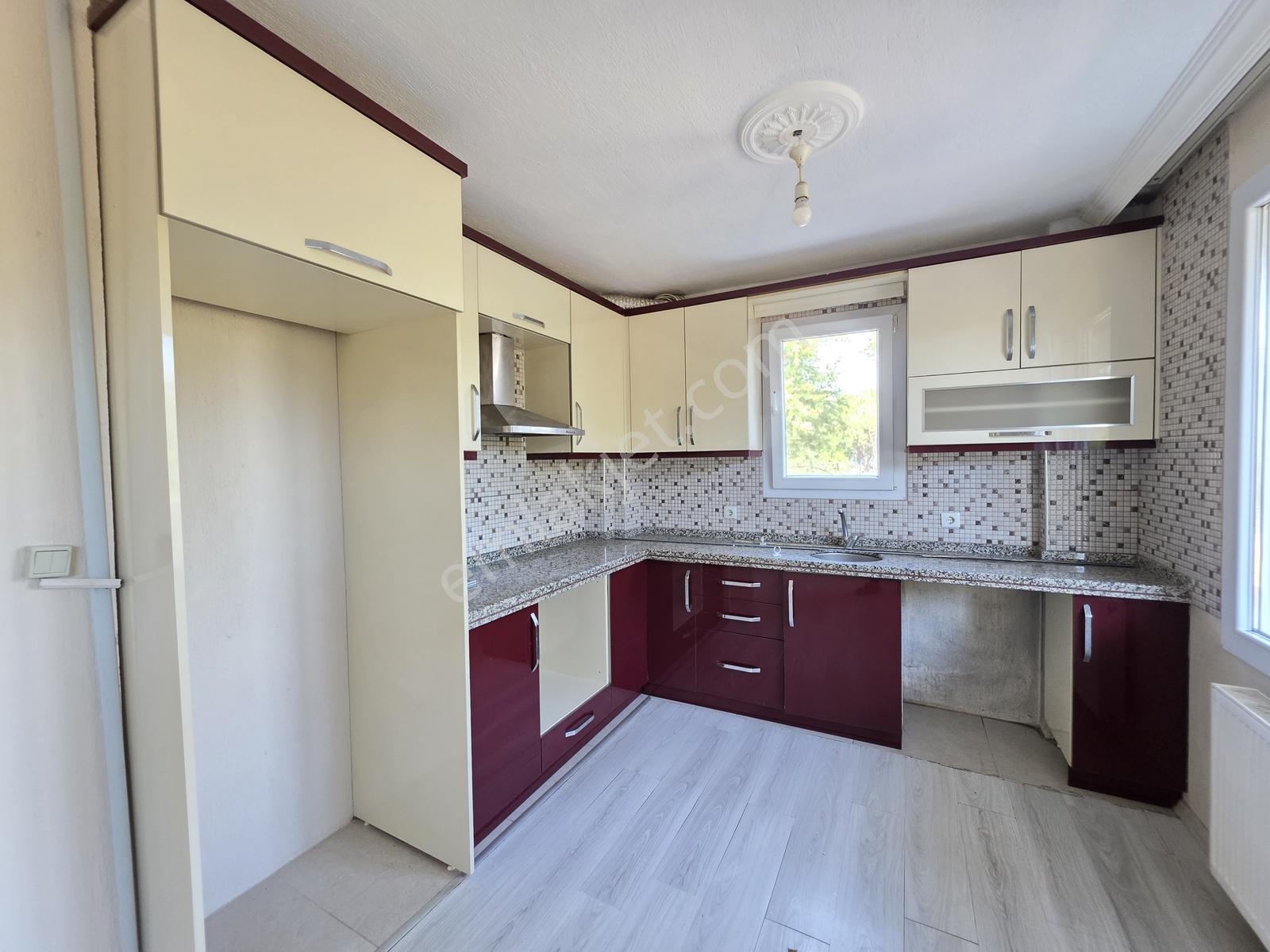 Altınova Merkezde Bahçe Katı 2+1 Kiralık Daire - Görsel 15