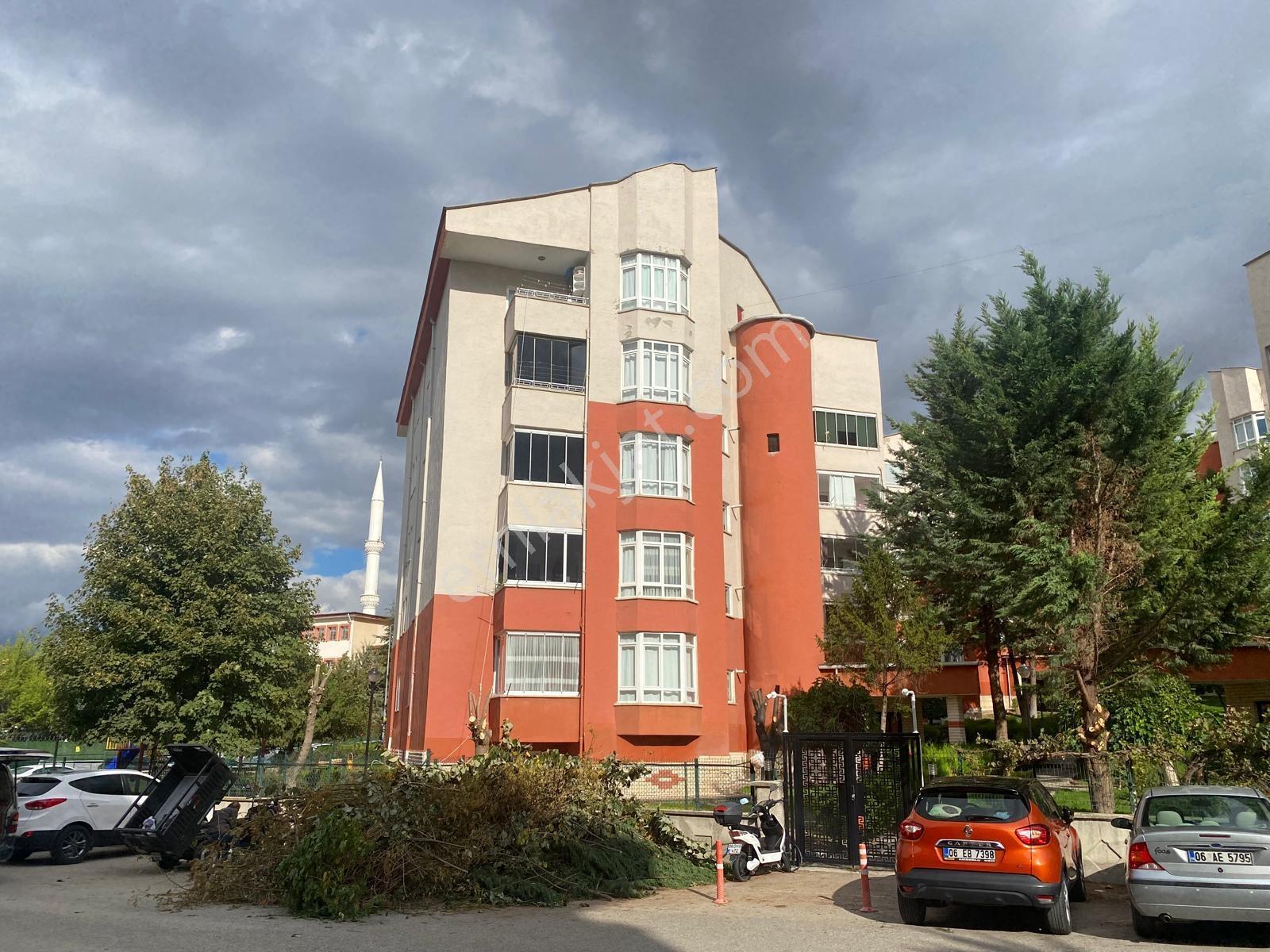 Ulaş Emlak Elvankent Ayyıldızda Okul Bitişiği Site İçi 3. Katta