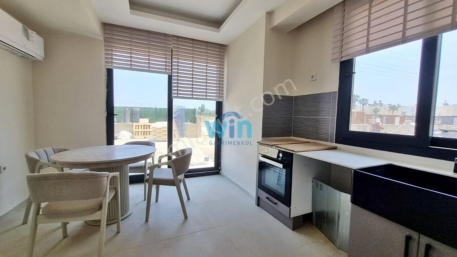 Win'den Silifke'de Lüks Teraslı Site İçinde Satılık 2+1 Villa - Görsel 2