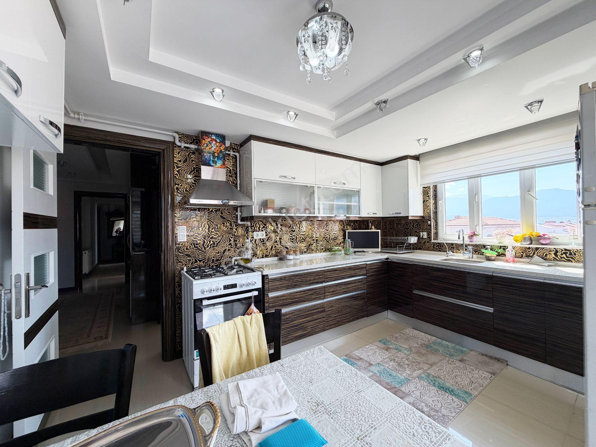 Kuşpınar'da Lüks Eşyalı 3+1 Arakat Kiralık Konsept Daire - Görsel 4