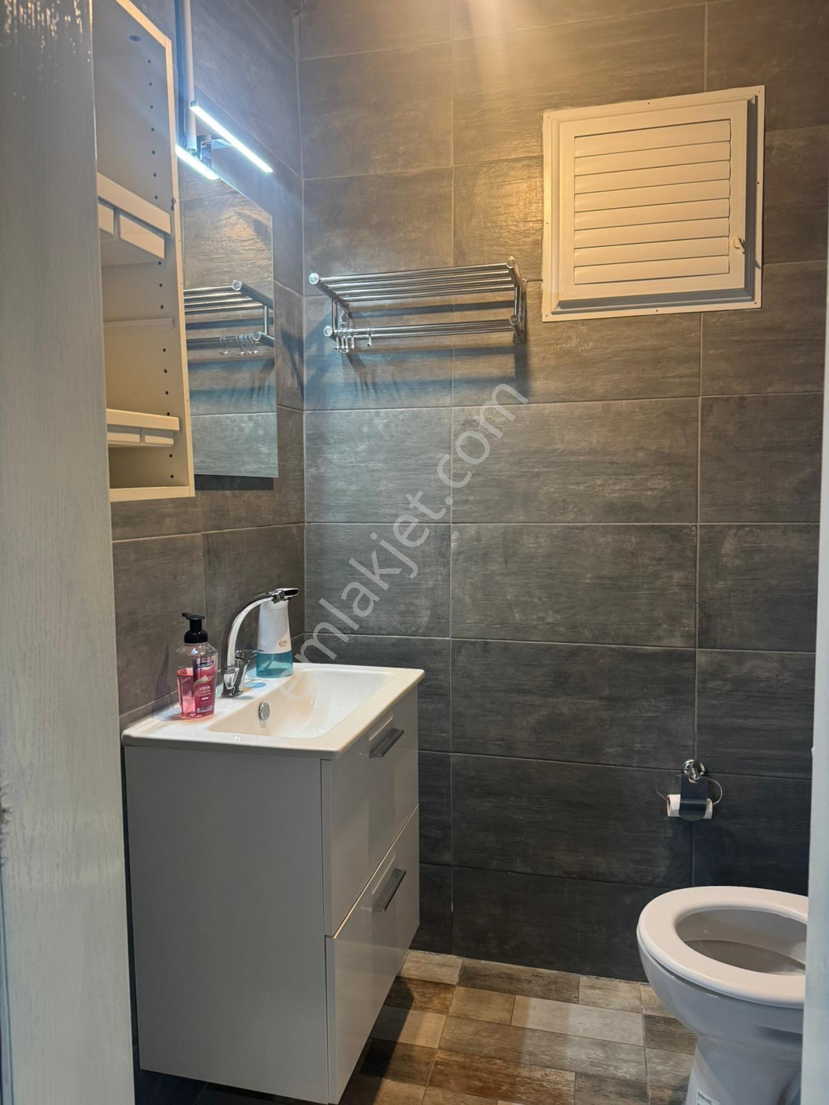Karaburun İnecik Mahallesinde Kiralık 1+1 Full Eşyalı Daire - Görsel 18