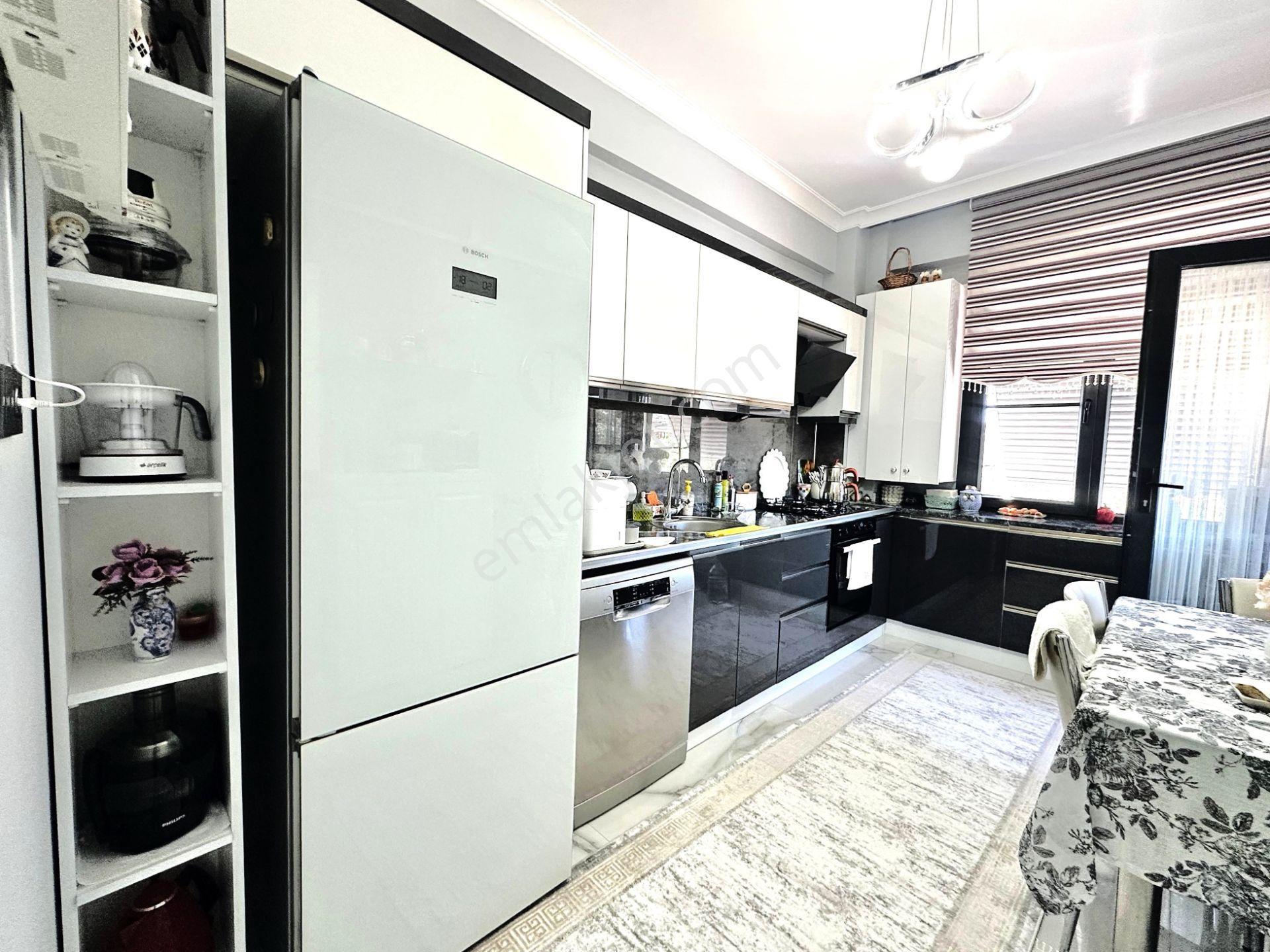 ♫blue Life Egen'den Kadıköy'de Ön Cephe Arakat Ayrı Mutfaklı Cam Balkonlu 2+1 Lux Daire