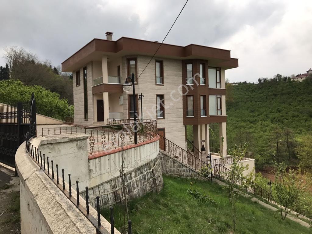 Trabzon'da Satılık Tripleks Villa