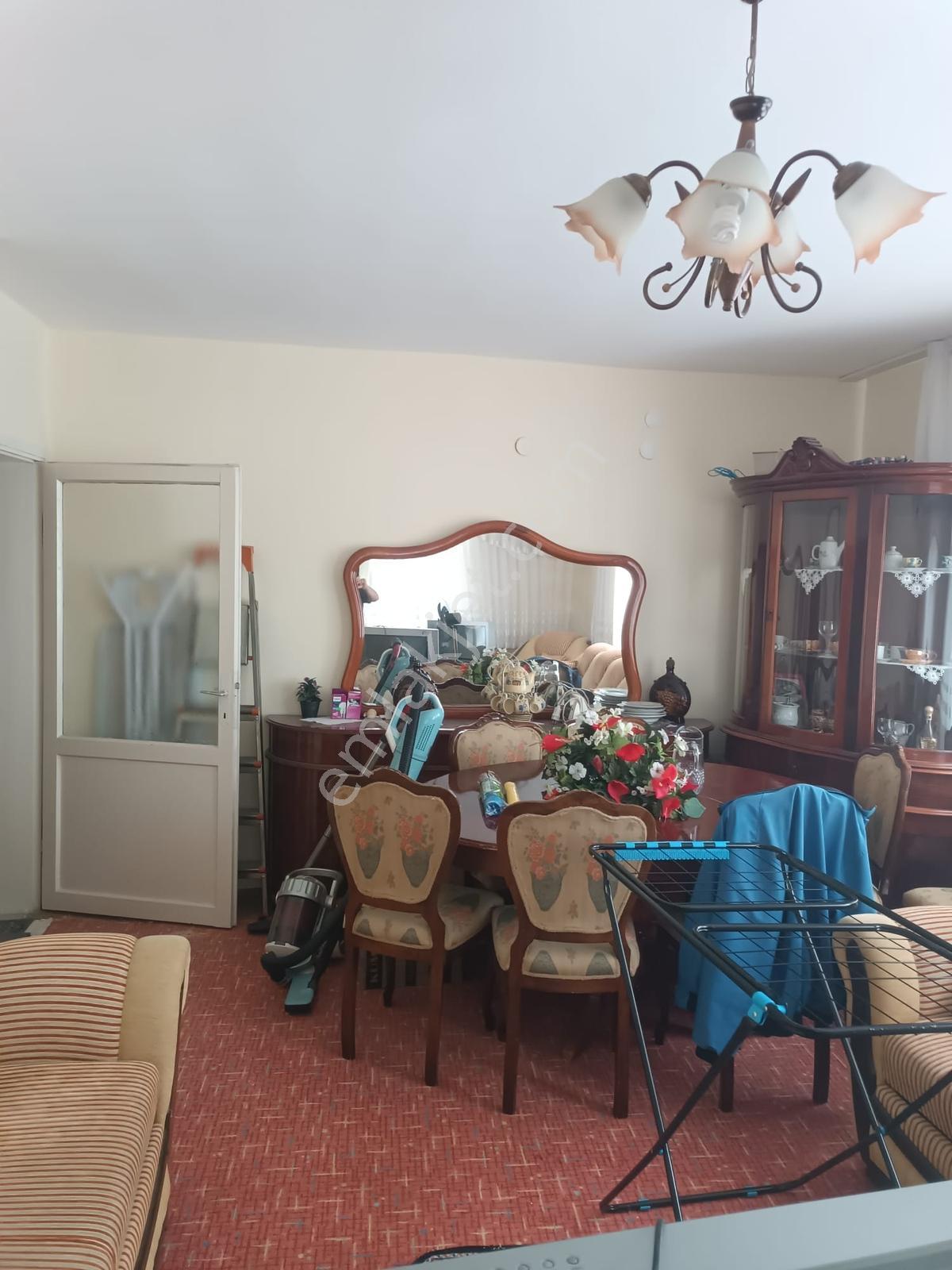 Cumartesi Pazarı Sokağında Balkonlu Ara Kat 2+1 Daire 100 M2 - Görsel 18
