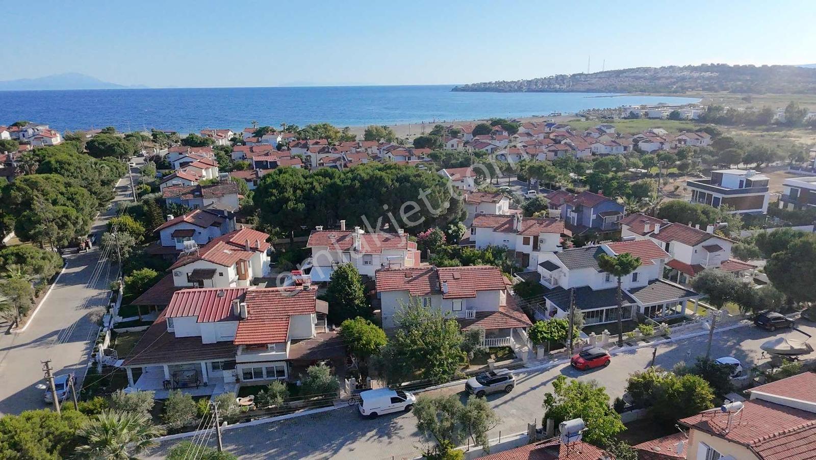 Seferihisarın En Gözde Sitesinde Denize Yürüme Mesafesinde - Görsel 32