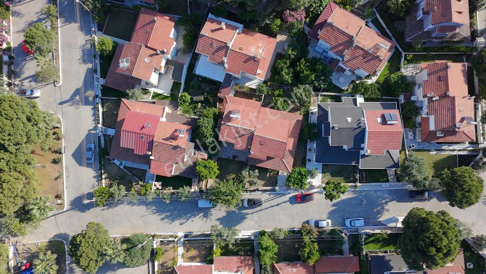 Seferihisarın En Gözde Sitesinde Denize Yürüme Mesafesinde - Görsel 30