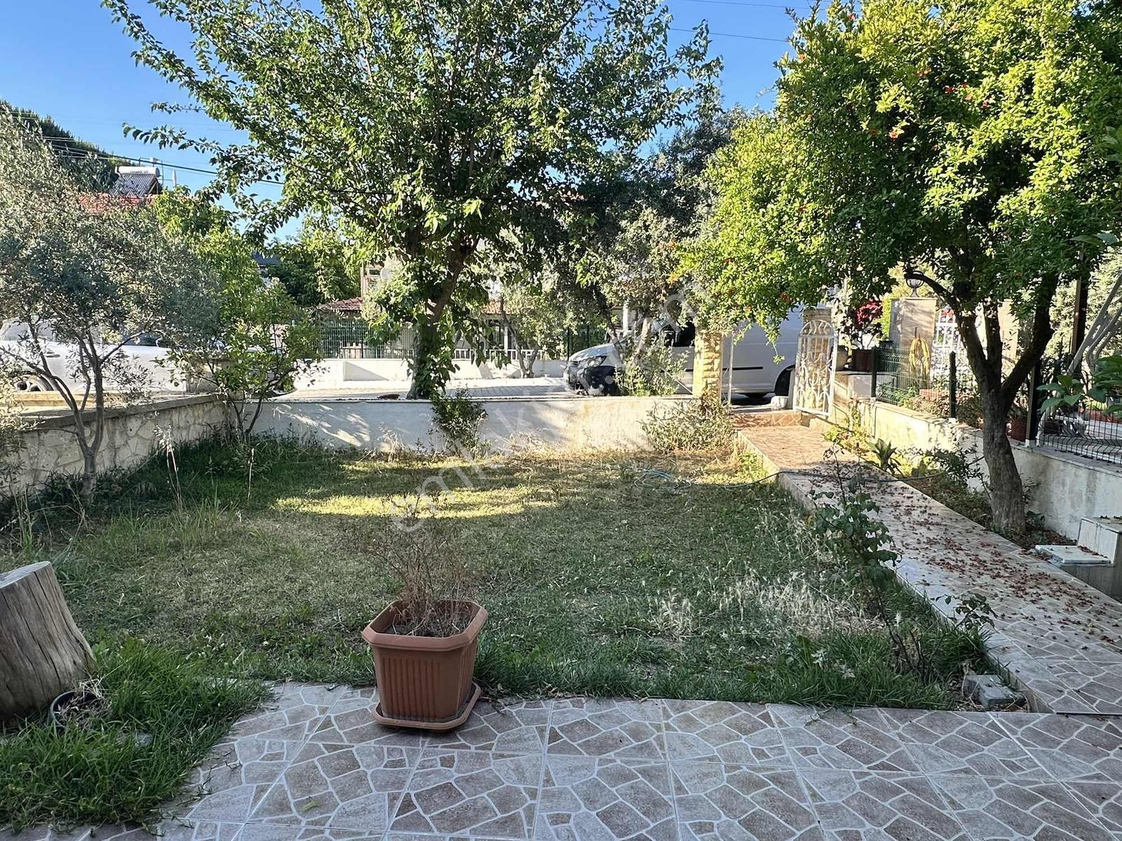 Seferihisarın En Gözde Sitesinde Denize Yürüme Mesafesinde - Görsel 15