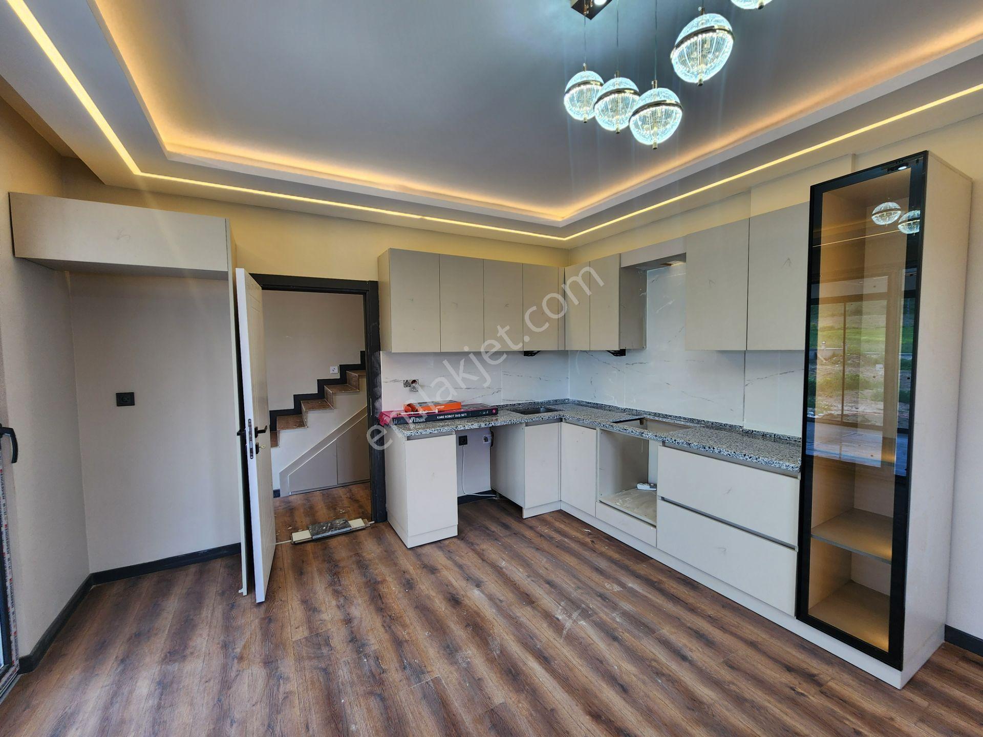 Sarmaşada Tek Tapulu Satılık Bahçeli Lüks Villa - Görsel 6