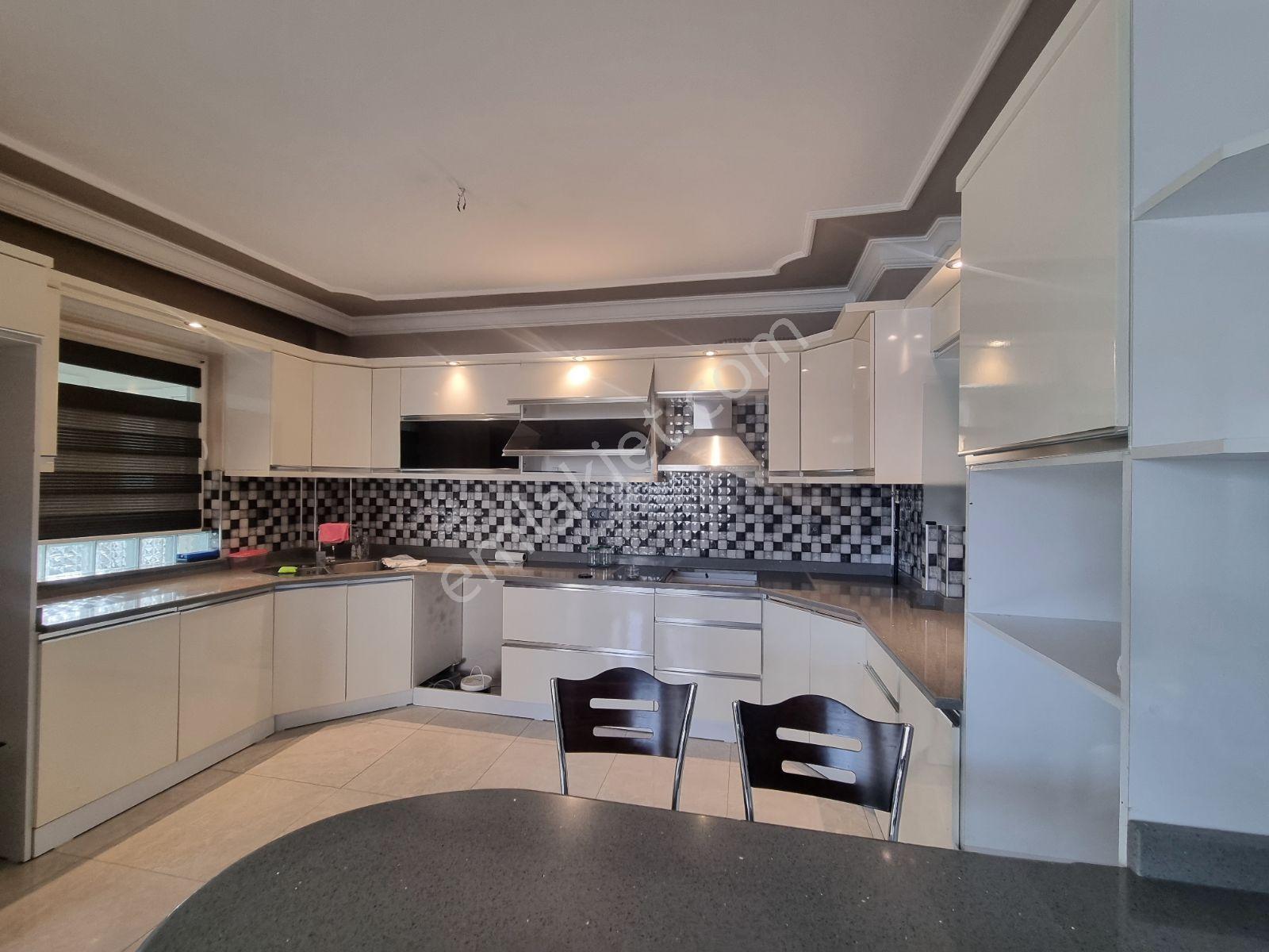 Havuzlu, Site İçinde, Doğalgaz Kombili, Full Tadilatlı 3+1 - Görsel 23