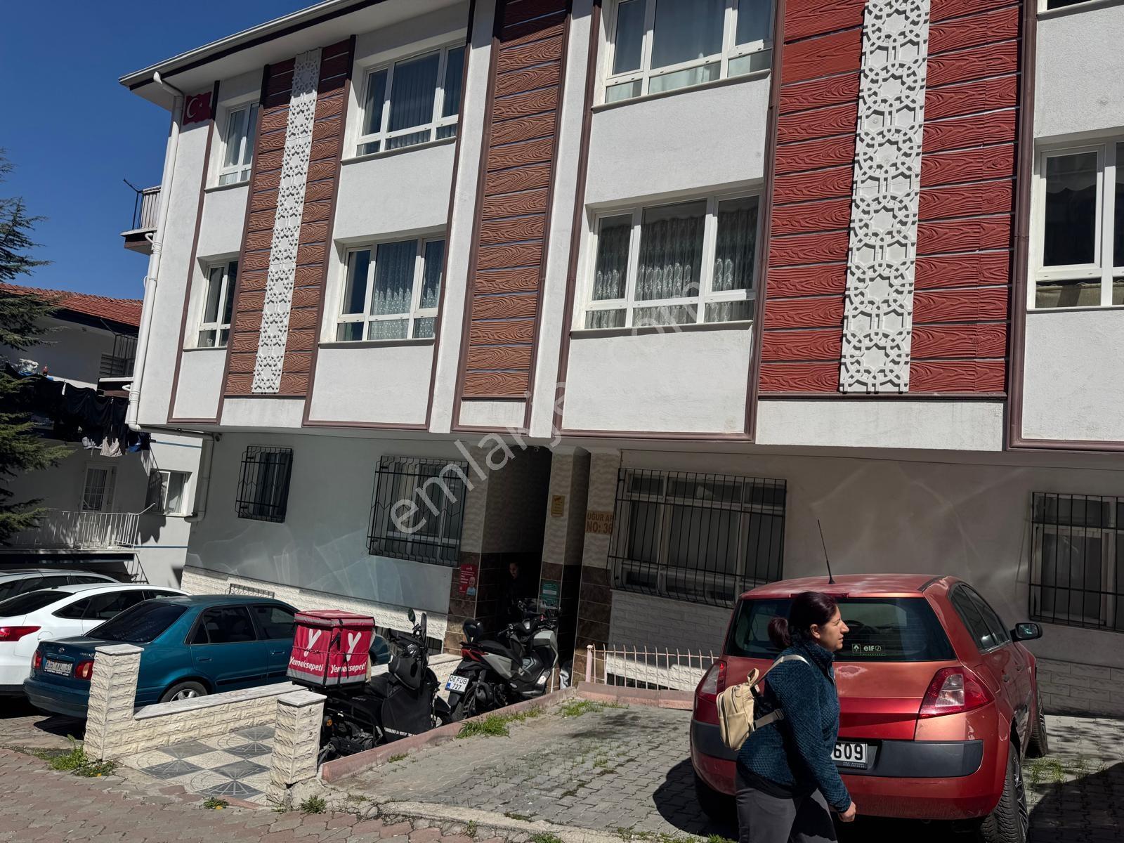 Büyükesat'ta Satılık Merkezi Konumlu 2+1 Daire