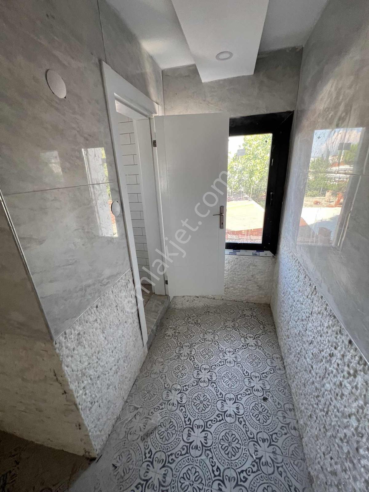 Bergama'nın En İşlek Noktalarından Birinde Kiralık Dükkan - Görsel 6