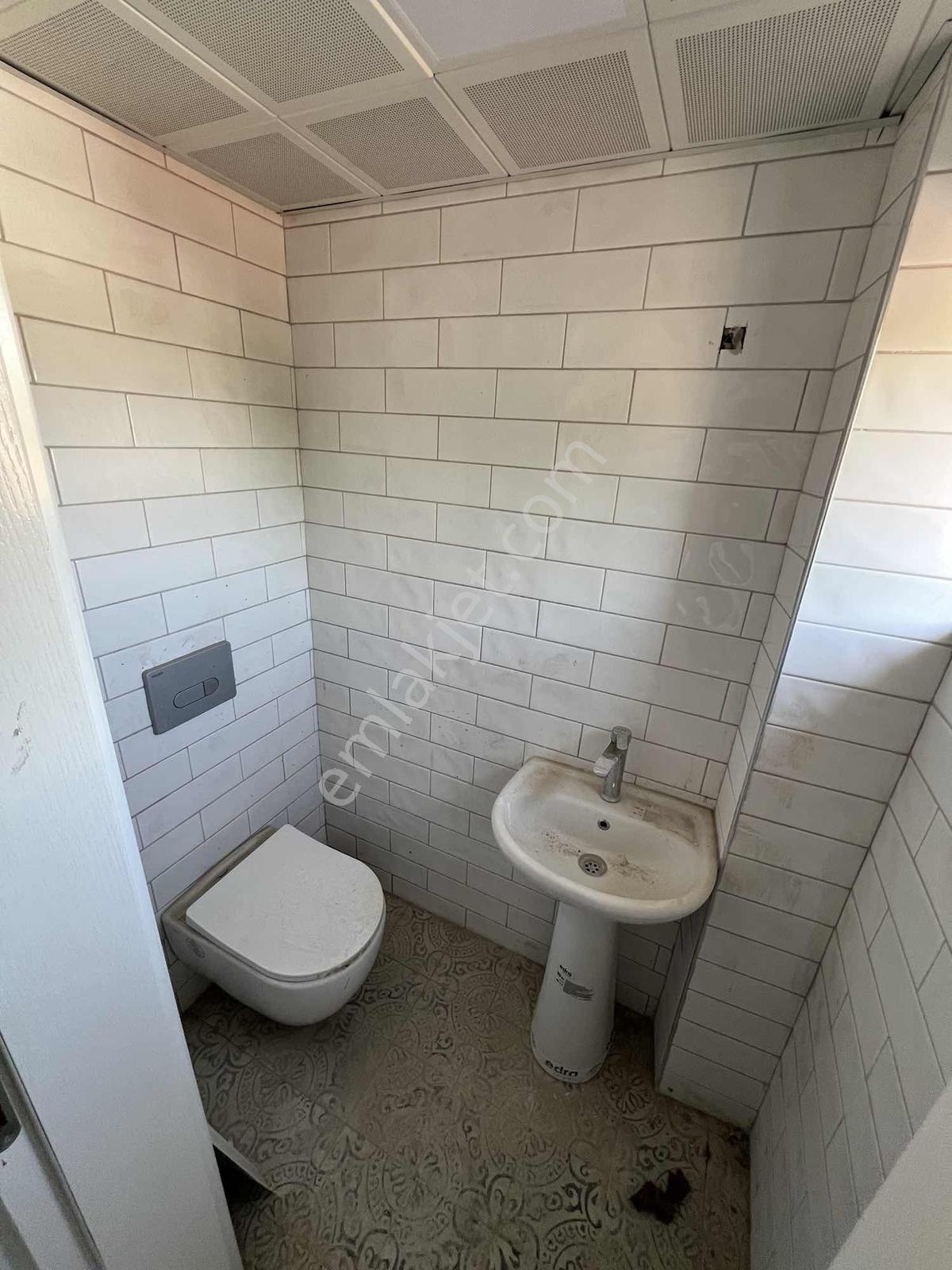 Bergama'nın En İşlek Noktalarından Birinde Kiralık Dükkan - Görsel 13