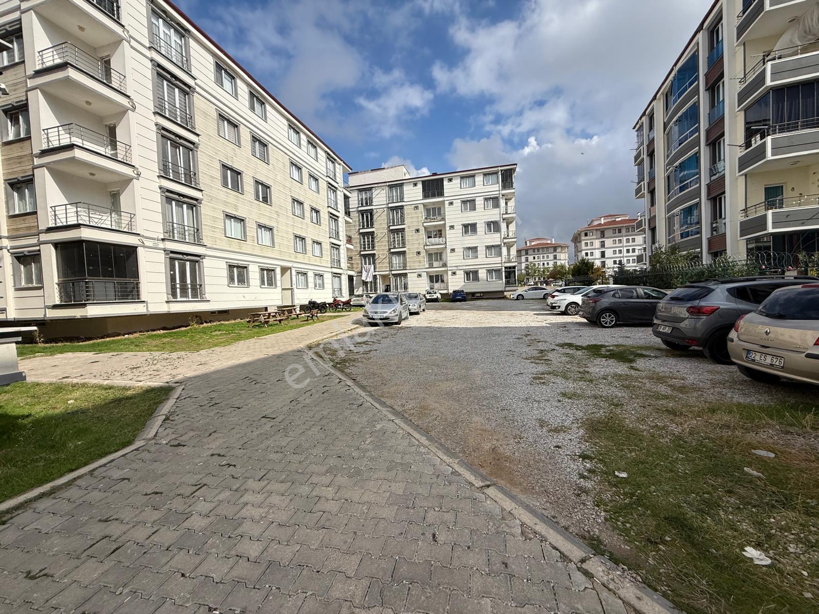 B&u Gayrimenkulden Menekşe Sitesinde Kiralık 1+1 Balkonlu Daire. - Görsel 3
