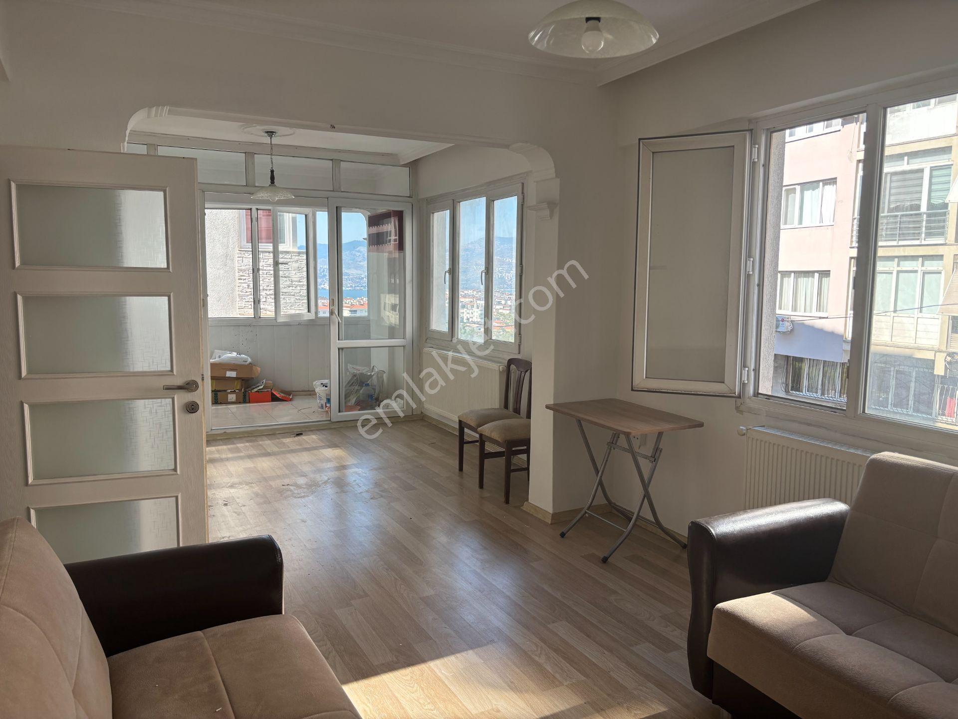 Yeşilyurt'ta Deniz Manzaralı Geniş Salonlu 2+1 Kiralık Daire