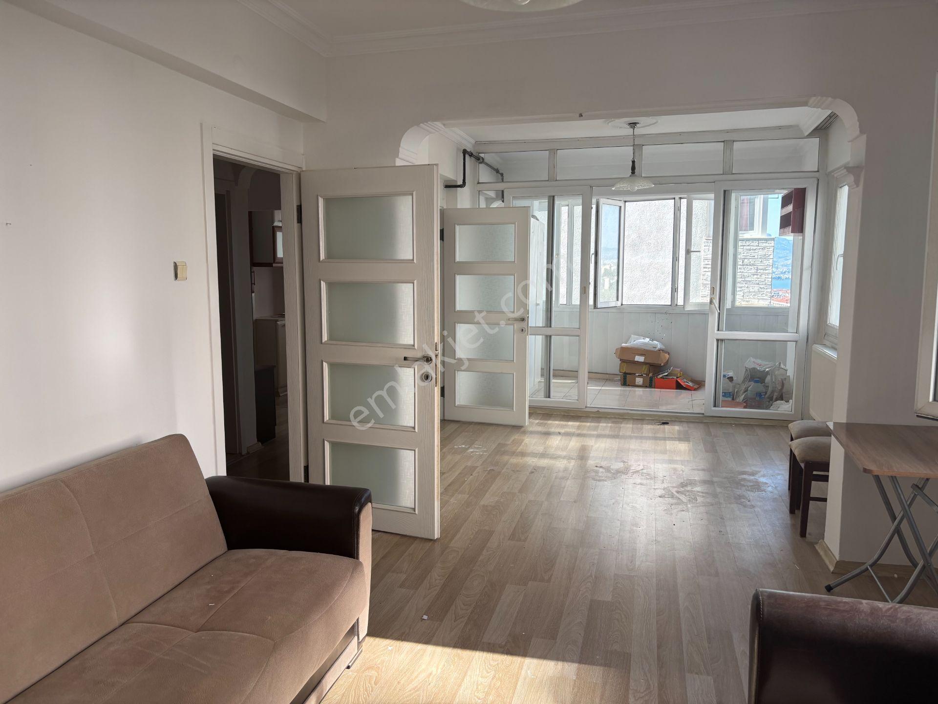 Yeşilyurt'ta Deniz Manzaralı Geniş Salonlu 2+1 Kiralık Daire - Görsel 2