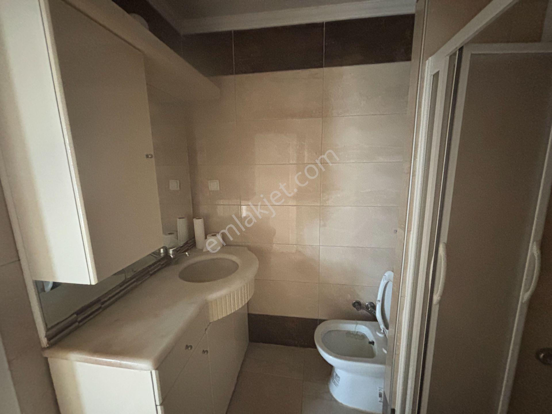 Yeşilyurt'ta Deniz Manzaralı Geniş Salonlu 2+1 Kiralık Daire - Görsel 15