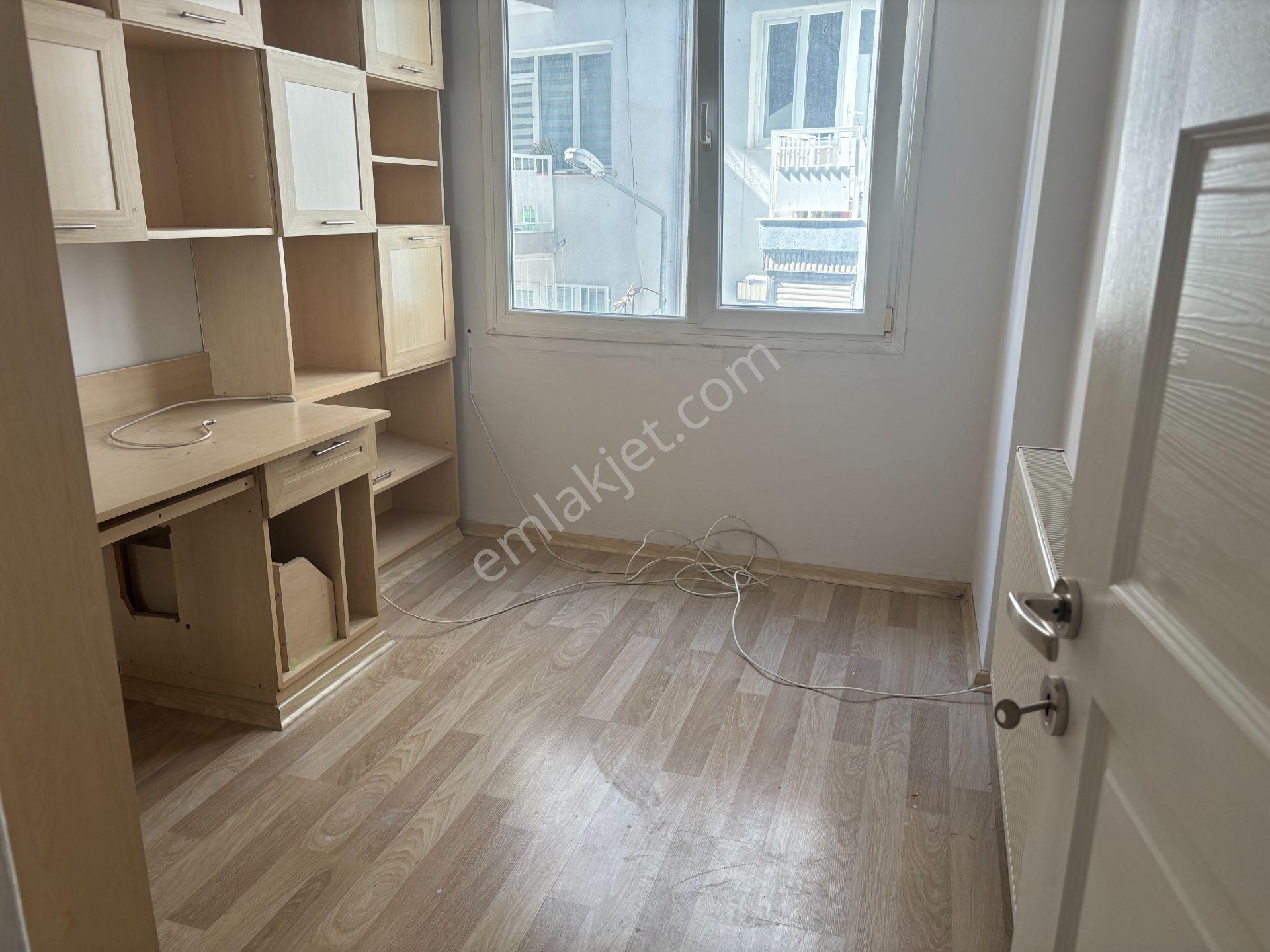 Yeşilyurt'ta Deniz Manzaralı Geniş Salonlu 2+1 Kiralık Daire - Görsel 8