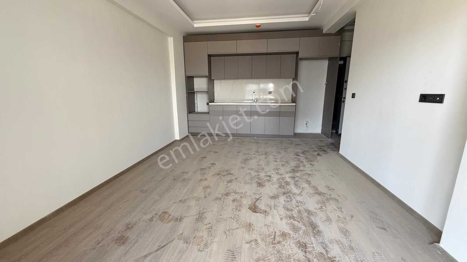 Mersin Arpaçta Denize 100 Mt Havuzlu Sitede Şık 1+1 Daire - Görsel 26