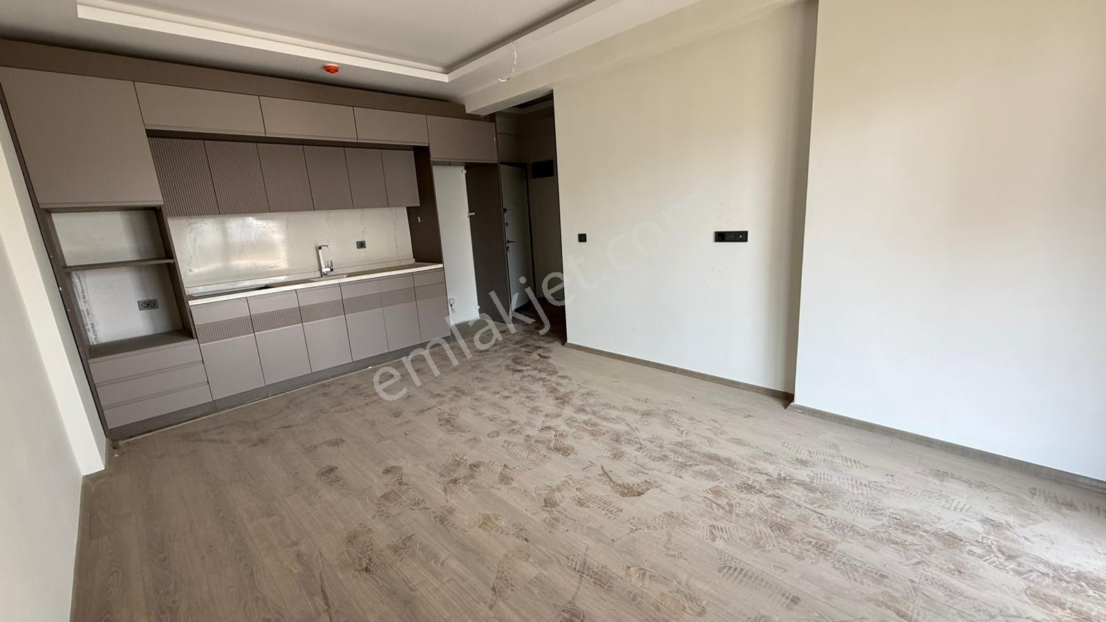 Mersin Arpaçta Denize 100 Mt Havuzlu Sitede Şık 1+1 Daire - Görsel 27
