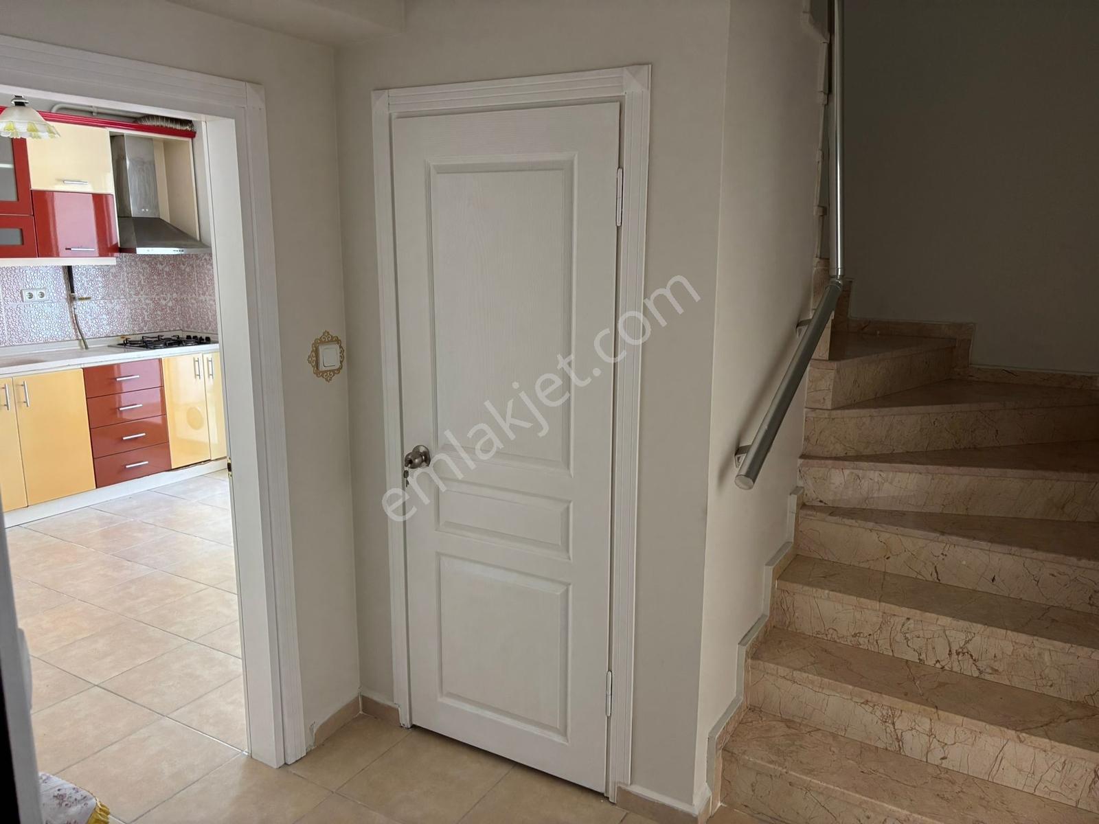 Gölcük Merkez Manzaralı Grniş 3+1 Teraslı Daire - Görsel 27