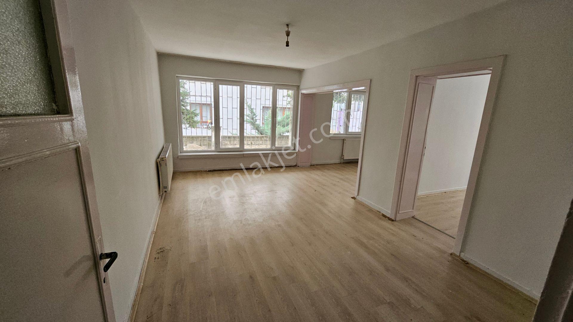 Abidin Paşada 3+1 Kot-1 De Kiralık Bahçe Katı Daire