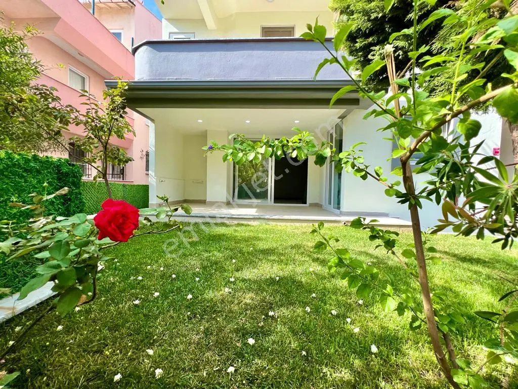 ✨ay Emlak'tan✨ Muhteşem Konumlu Kendine Ait Geniş Bahçeli Satılık 3+1 Müstakil Villa - Görsel 3