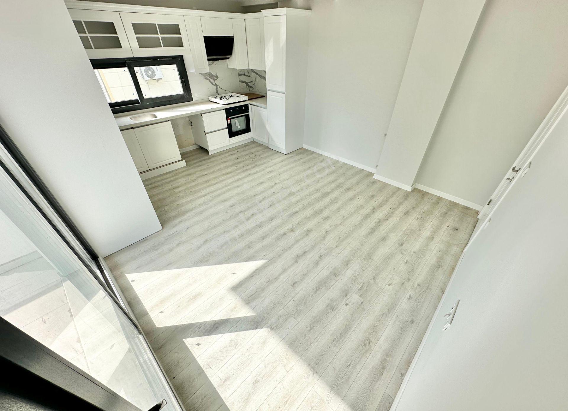 ꧁ay Emlaktan꧂küçükkuyu Mıhlı'da Lüks Butik Sitede Denize 300 M Bahçe Kullanımlı Satılık 2+1 Daire - Görsel 14