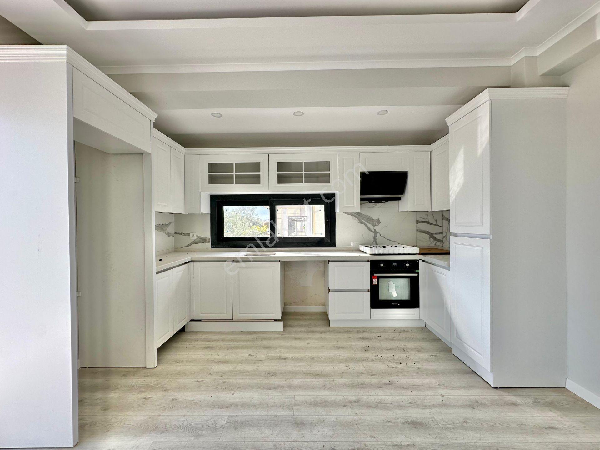 ꧁ay Emlaktan꧂küçükkuyu Mıhlı'da Lüks Butik Sitede Denize 300 M Bahçe Kullanımlı Satılık 2+1 Daire - Görsel 12