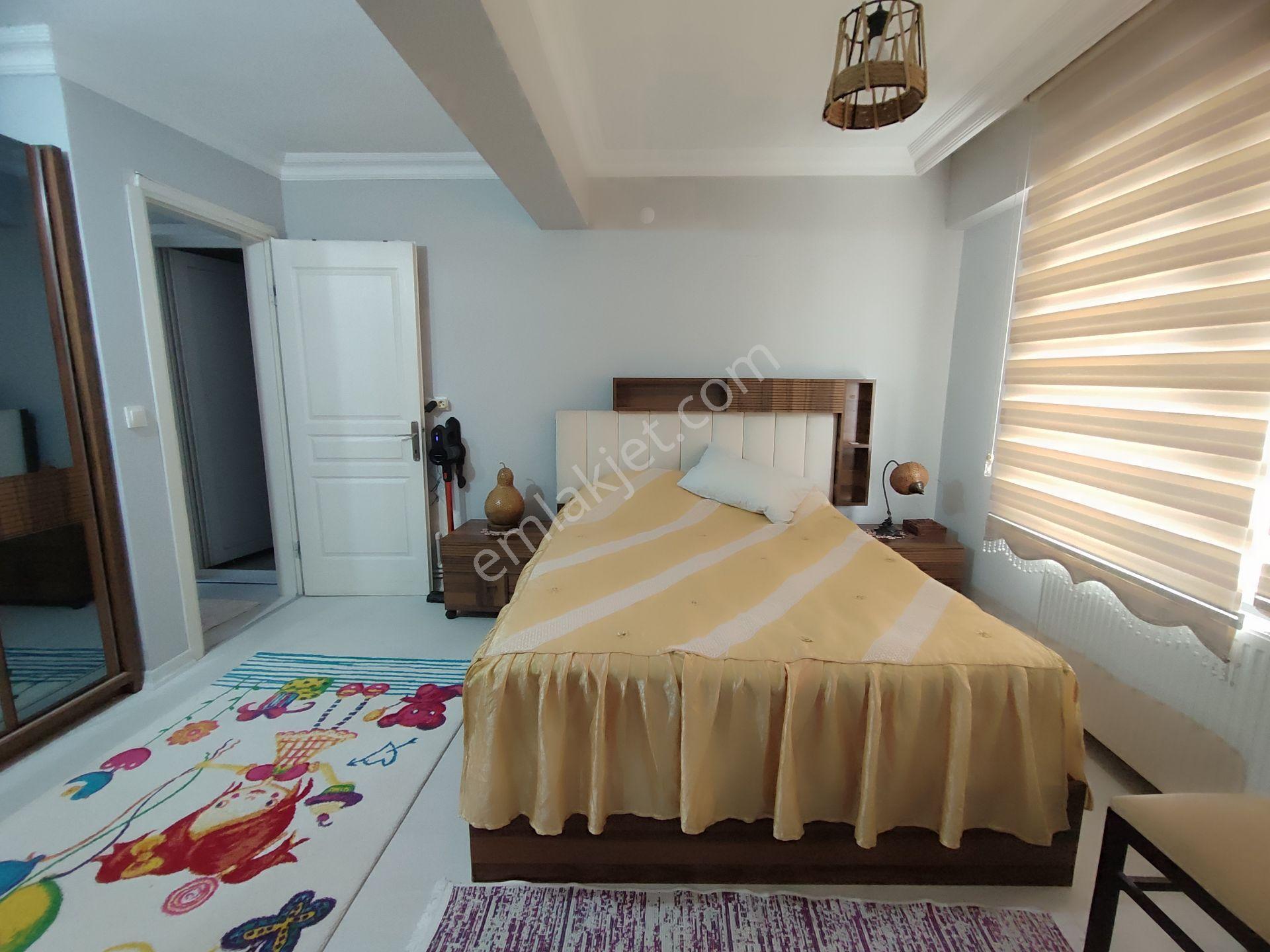 Kardeşten Edremit Atatürk Mah.'nde Doğalgazlı Ayrı Mutfakl Ara Kat Geniş Masrafsız 2+1 Eşyalı Daire - Görsel 13