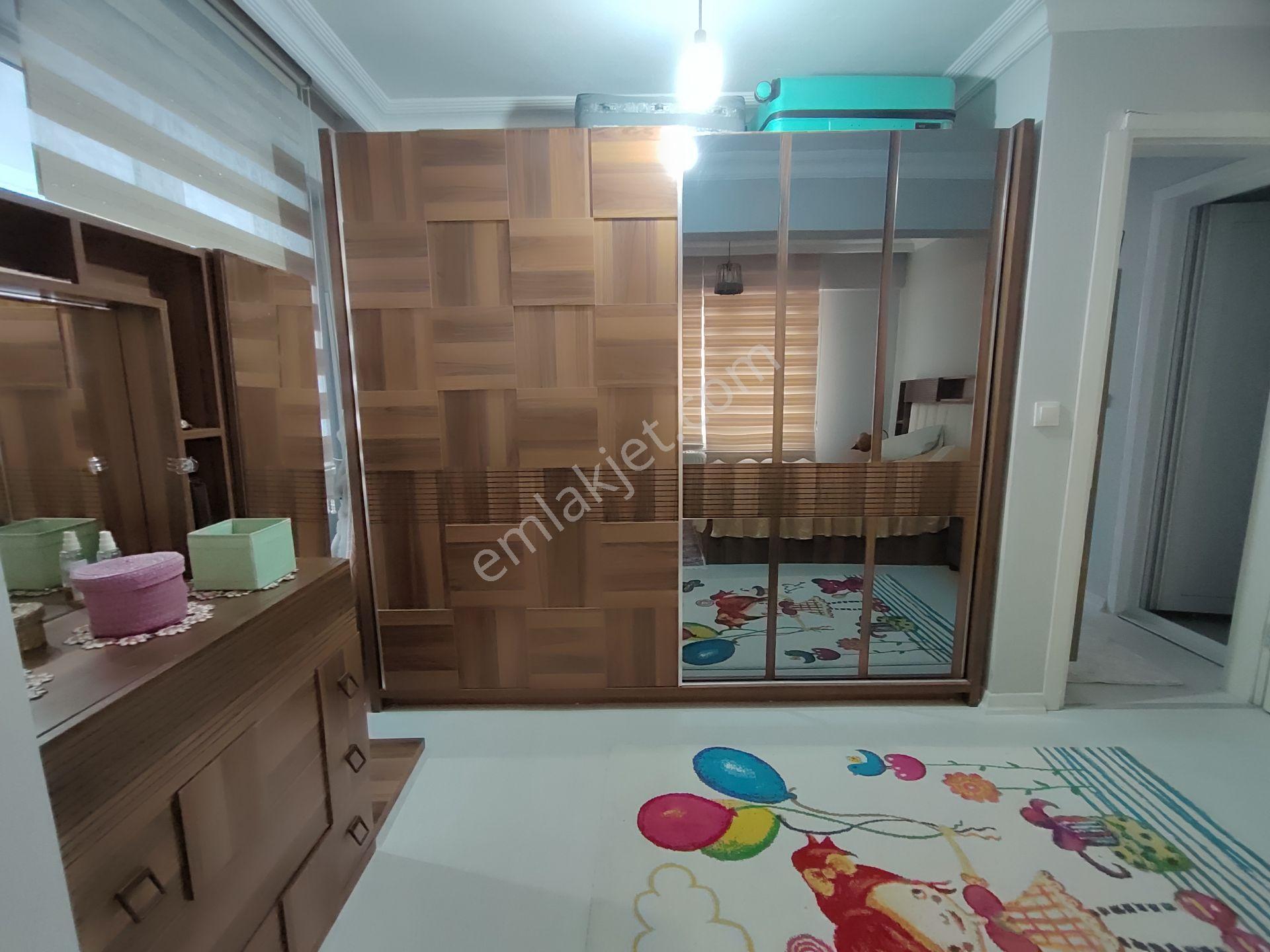 Kardeşten Edremit Atatürk Mah.'nde Doğalgazlı Ayrı Mutfakl Ara Kat Geniş Masrafsız 2+1 Eşyalı Daire - Görsel 14