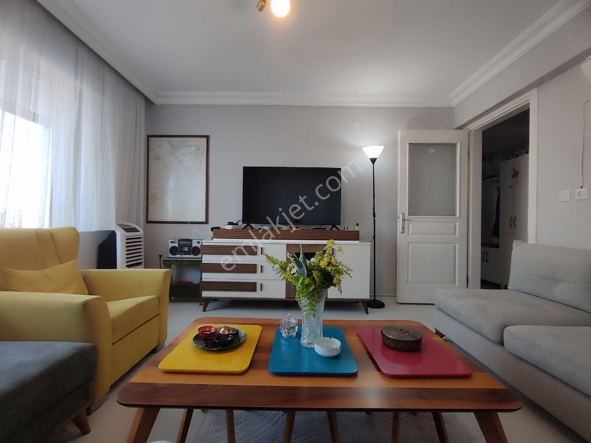 Kardeşten Edremit Atatürk Mah.'nde Doğalgazlı Ayrı Mutfakl Ara Kat Geniş Masrafsız 2+1 Eşyalı Daire