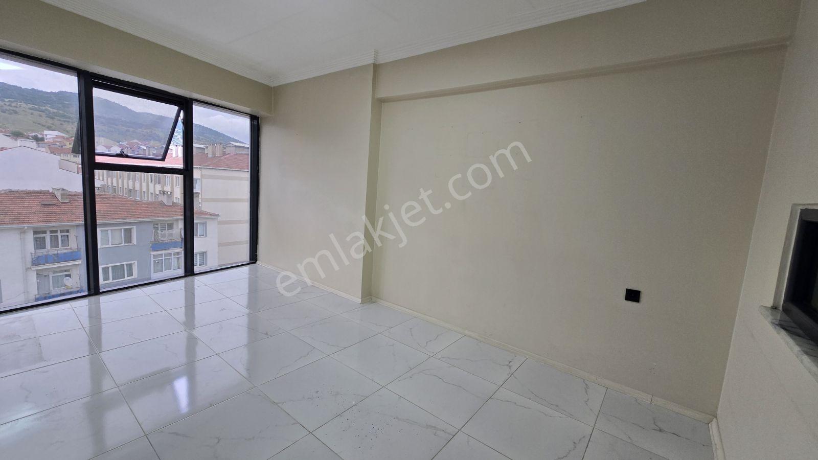 Bozüyük İsmet İnönü Caddesi Üzerinde Yatırımlık 2+0 Ofis - Görsel 11