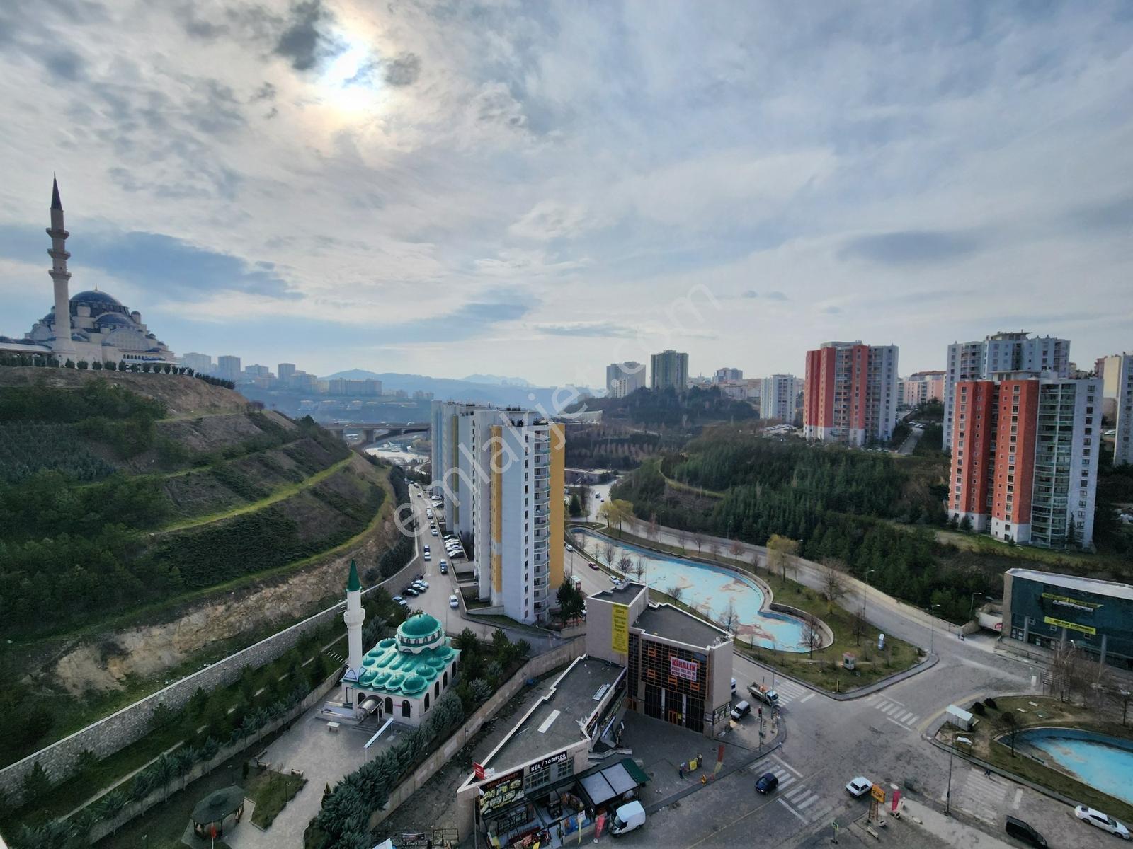 Güler^den Keçiörende Panoramik Vadi Manzralı 12.kat 3+1 Daire