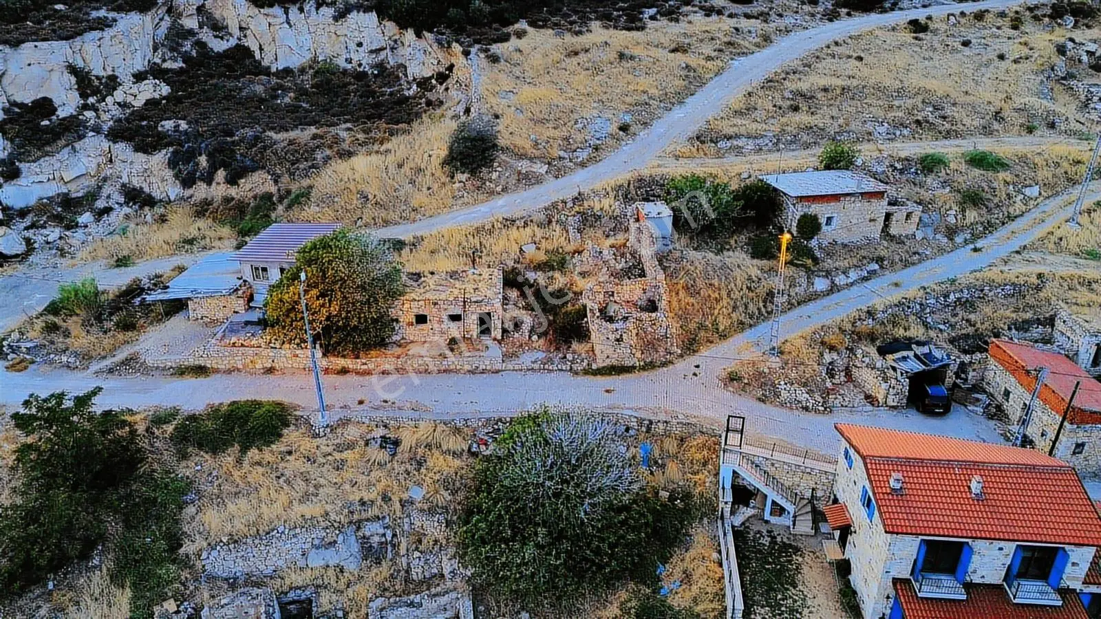 Foça Kocamehmetler'de Satılık 322 M2 Arsa - Görsel 3