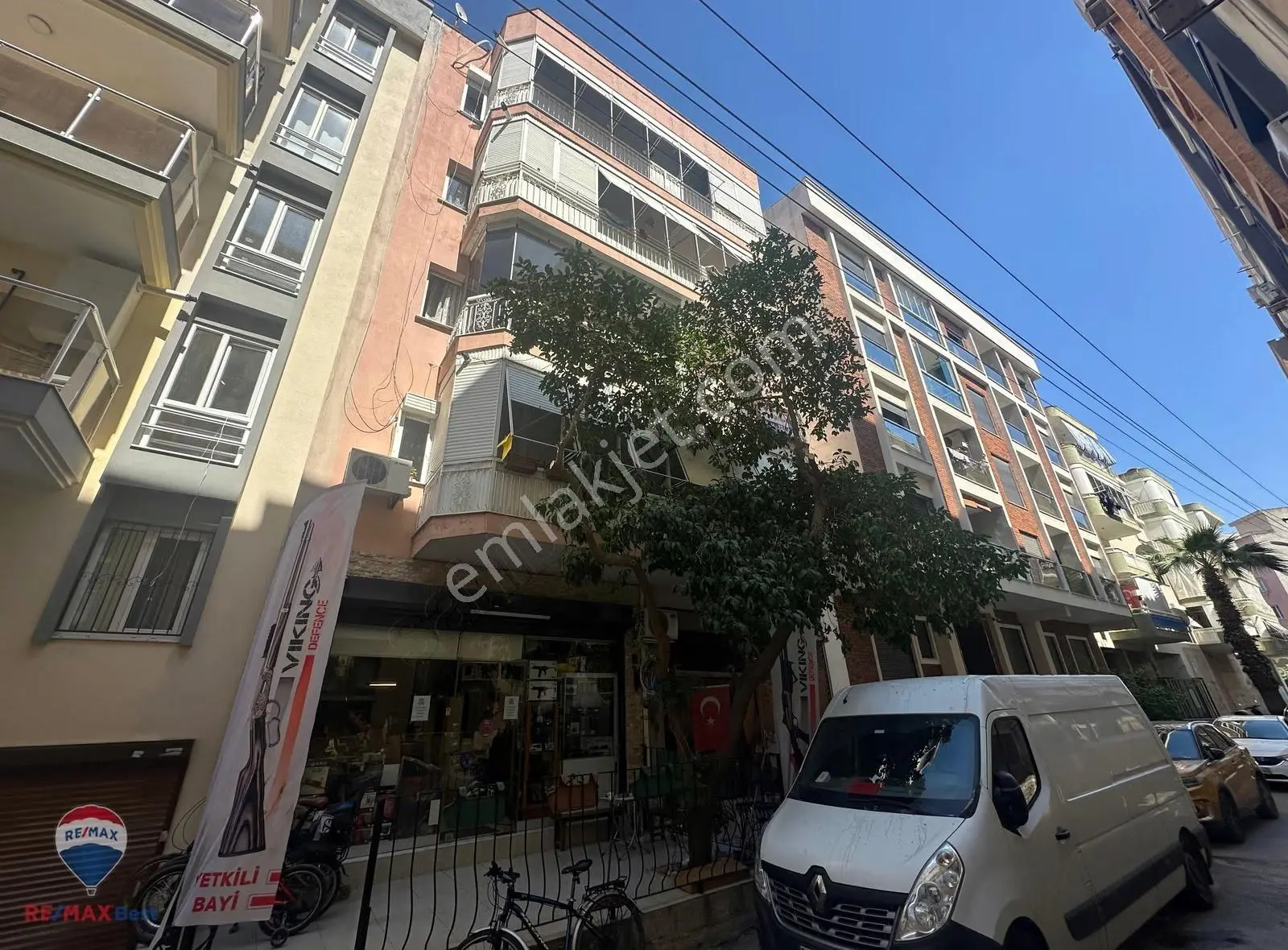 37 Karşıyaka Şemikler'de Arakat Satılık 3+1 Daire